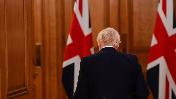 Der britische Premier am Montag nach der Verkündung seiner Corona-Ampel. Damit will Johnson den Lockdown vermeiden.