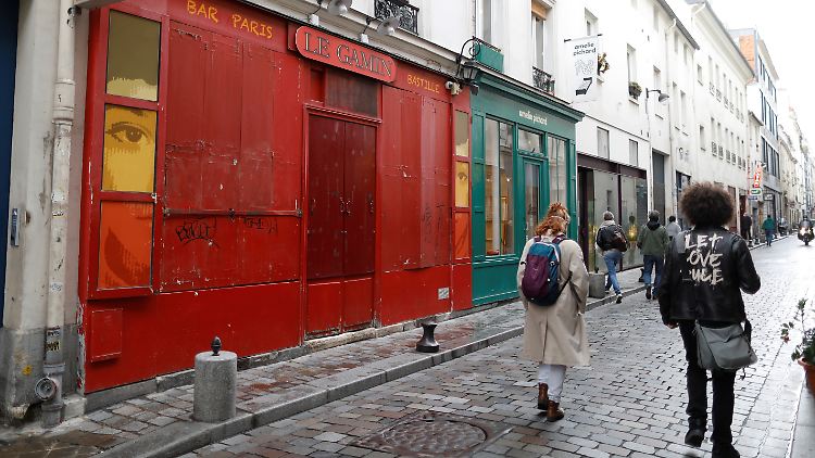 Bars sind in Paris und anderen Städten bereits geschlossen. Nun könnte eine nächtliche Ausgangssperre folgen.