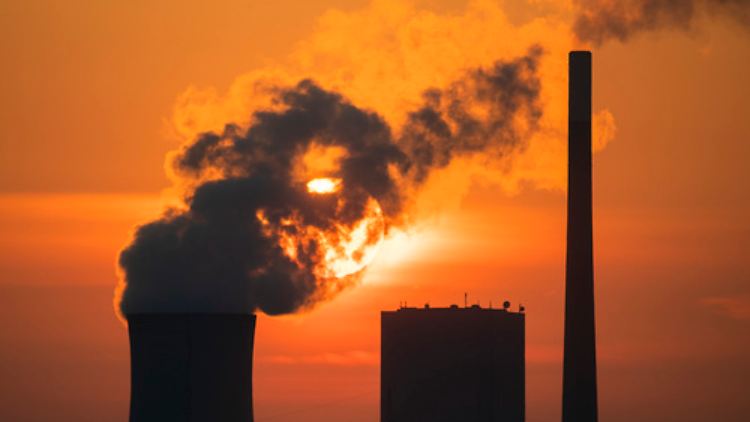 Kohlekraftwerk Mehrum im Landkreis Peine im August 2020: Die Forscher fordern, dass die Wirtschaft den CO2-Ausstoß dauerhaft verringern muss.