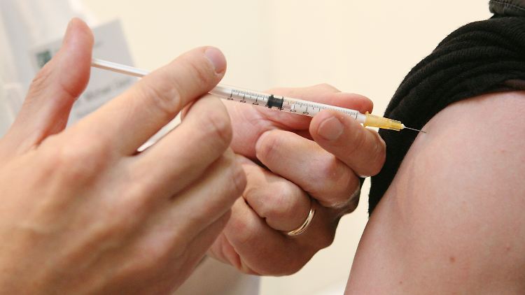 Trotz der Corona-Pandemie rät das RKl zu einer Grippeschutzimpfung für gefährdete Personen auch in diesem Jahr.