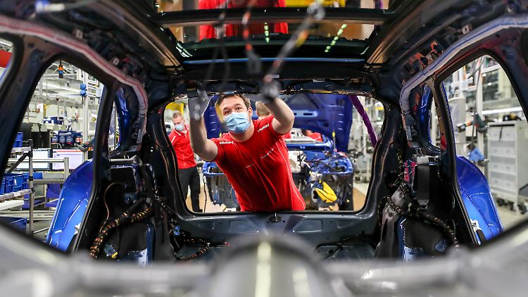 Die erneuten Lieferkettenprobleme kommen für die gesamte Branche ungelegen, da die Autonachfrage gerade erst wieder in Fahrt gekommen ist.