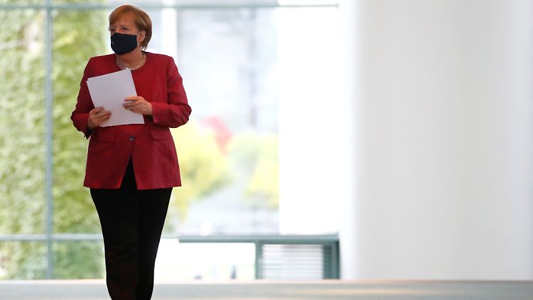 Kanzlerin Merkel berät sich mit den Regierungschefs der Länder über schärfere Corona-Maßnahmen.
