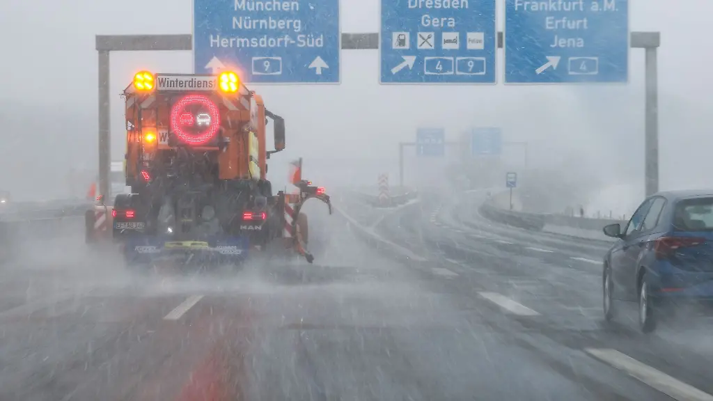 Auf-den-Autobahnen-lief-der-Verkehr-trotz-Wintereinbruchs-weitestgehend-normal