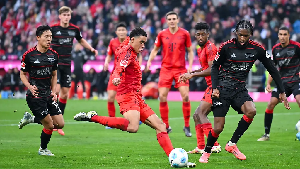 Das-Hinspiel-entschieden-die-Bayern-klar-fuer-sich