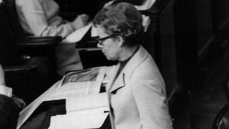 Weil sie während einer Rede im Bundestag lieber Hose als Rock trug, erhielt Lenelotte von Bothmer 1970 unzählige Schmähbriefe.