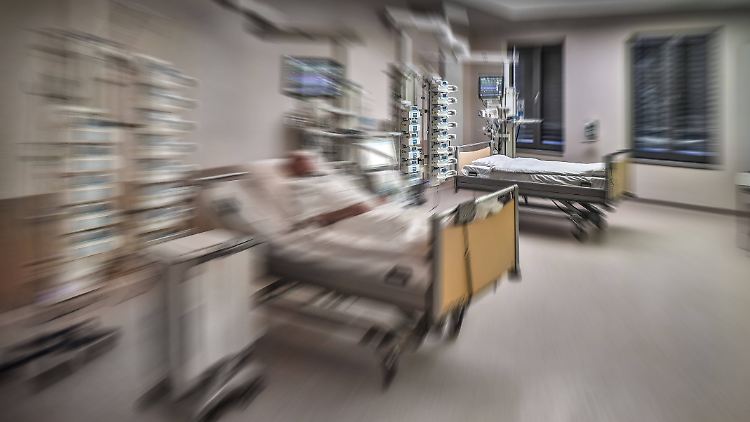 "Es gibt entgegen mancher Medienberichte keine Triagen in einem deutschen Krankenhaus", sagt Schuster.