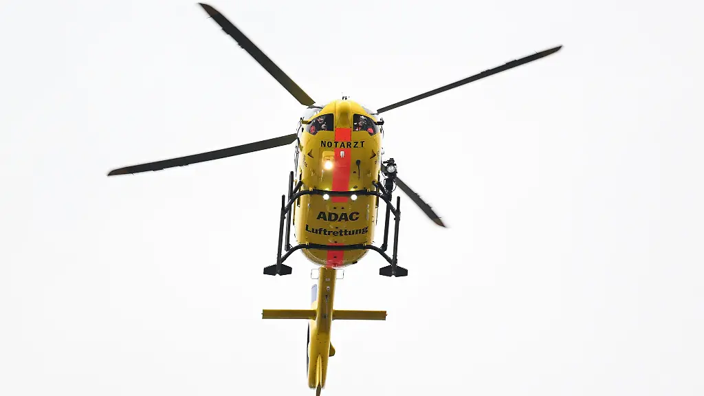 Der-lebensgefaehrlich-verletzte-20-Jaehrige-wurde-per-Hubschrauber-in-eine-Klinik-gebracht