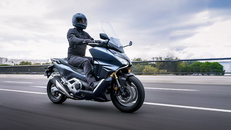 Zum Modelljahr 2021 erweitert Honda die Roller-Familie Forza um eine 750er-Version