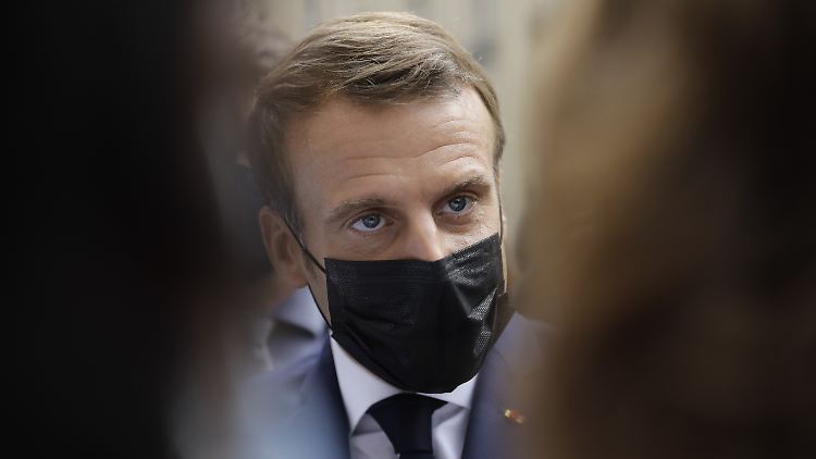 Frankreichs Präsident Macron sieht sich zu drastischen Maßnahmen gezwungen.