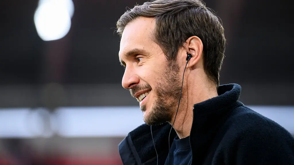 Trainer-Julian-Schuster-und-der-SC-Freiburg-treten-zu-einem-ueberraschenden-Topspiel-in-Mainz-an