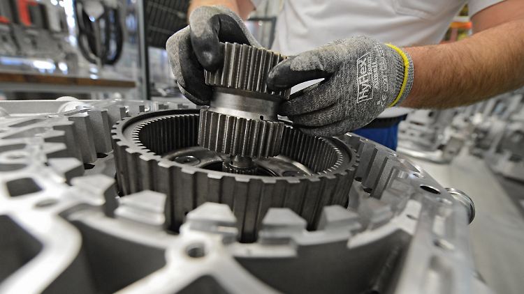 In Ländern mit viel Metallverarbeitung und Maschinenbau sei Kurzarbeit keine Seltenheit, erklärte Ifo-Arbeitsmarkt-Experte Link.
