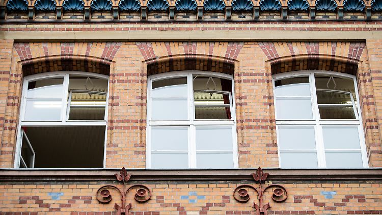 Auch in der kalten Jahreszeit sollen die Fenster regelmäßig geöffnet werden.