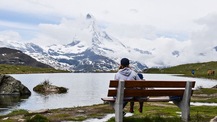 Hier genoss die Familie einen herrlichen Blick auf das Matterhorn am Stellisee in Zermatt.
