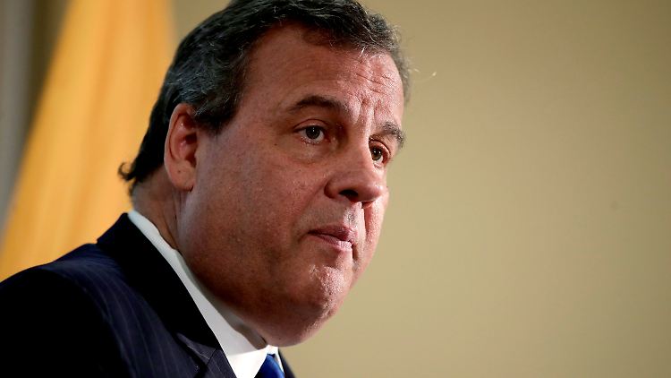 Chris Christie verbrachte sieben Tage auf der Intensivstation mit Covid-19.