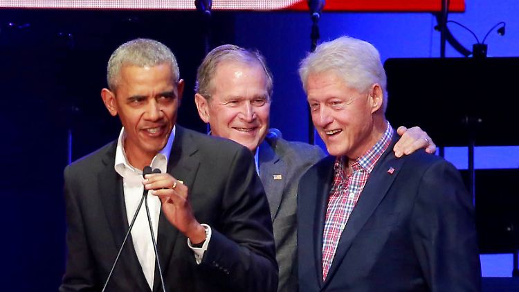 2017-10-22T081141Z_1380534759_RC1A5A821850_RTRMADP_3_USA-HURRICANE-PRESIDENTS.JPG