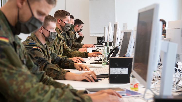 Neben Soldaten könnten bald auch Studenten die Behörden unterstützen.