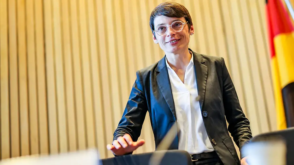 Die-schwarz-gruene-Landesregierung-treibt-den-Aufbau-mehrerer-Meldestellen-unter-anderem-fuer-rassistische-Vorfaelle-und-Queerfeindlichkeit-unterhalb-der-Strafbarkeitsgrenze-voran-Archivbild