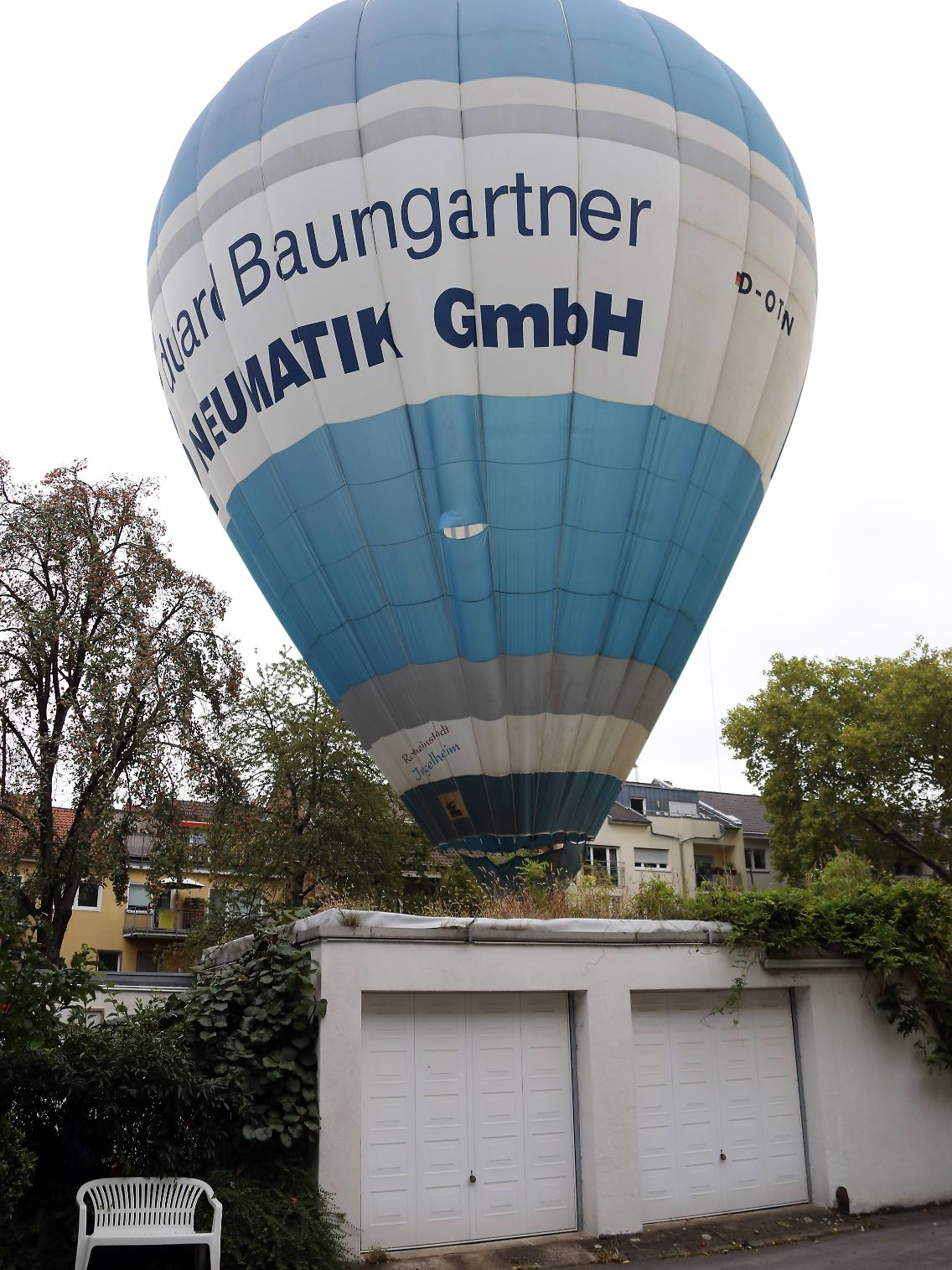 Die Ballonfahrt endete außerplanmäßig auf einem Garagendach in Köln.