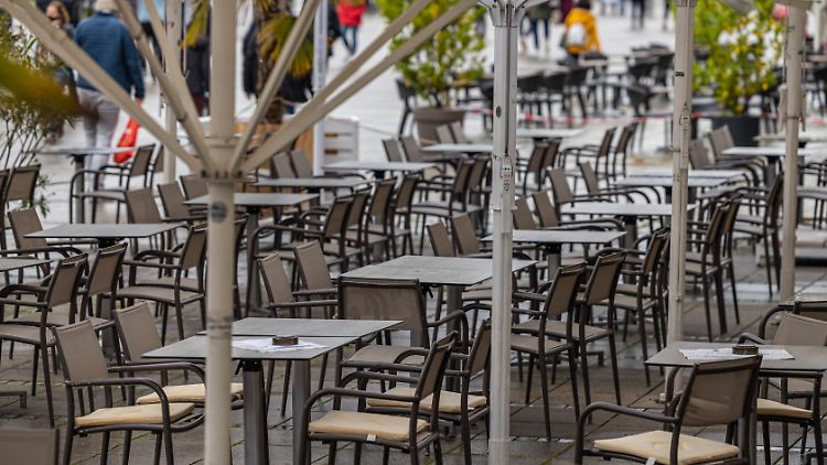 Am Samstag war mit 7830 Neuinfektionen in Deutschland zum dritten Mal in Folge einen Höchstwert erreicht worden. 