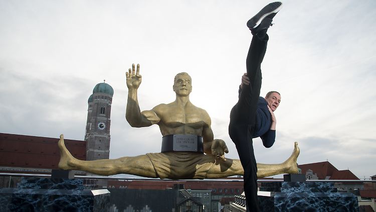 Seine Hollywood-Kariere hat Van Damme niemand geringerem als Chuck Norris zu verdanken. 