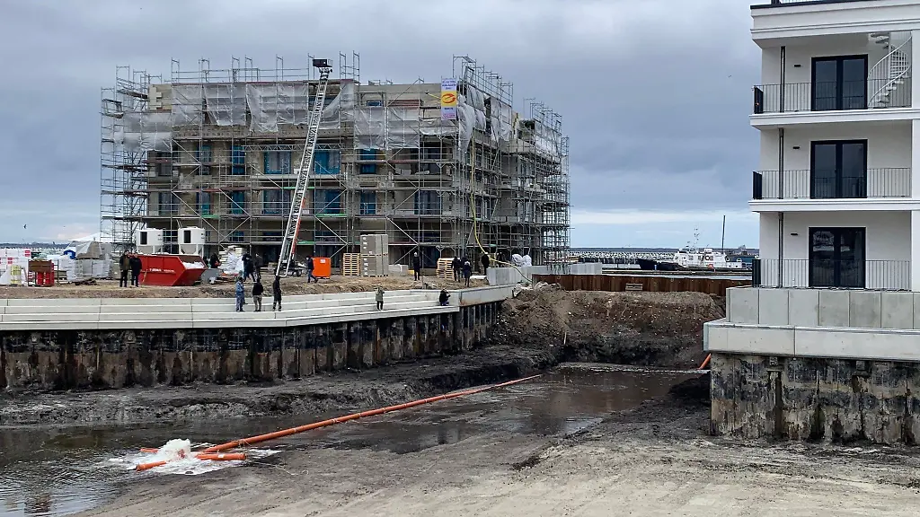 Die-Flutung-des-neuen-Hafenbeckens-im-Barther-Hafen-hat-begonnen