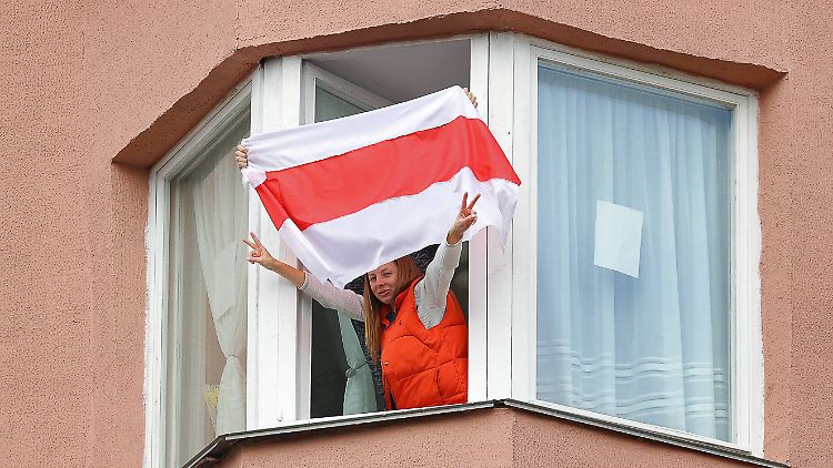 "Es lebe Belarus": Seit zehn Wochen in Folge versuchen die Weißrussen, ihr Staatsoberhaupt loszuwerden.