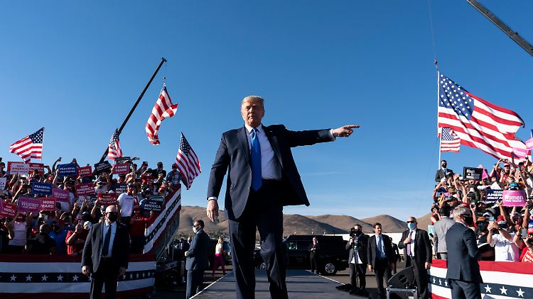Trump sprach in Nevada unter freiem Himmel.