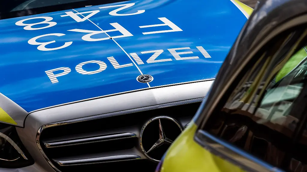 Die-Polizei-rueckte-mit-mehreren-Streifenwagen-aus