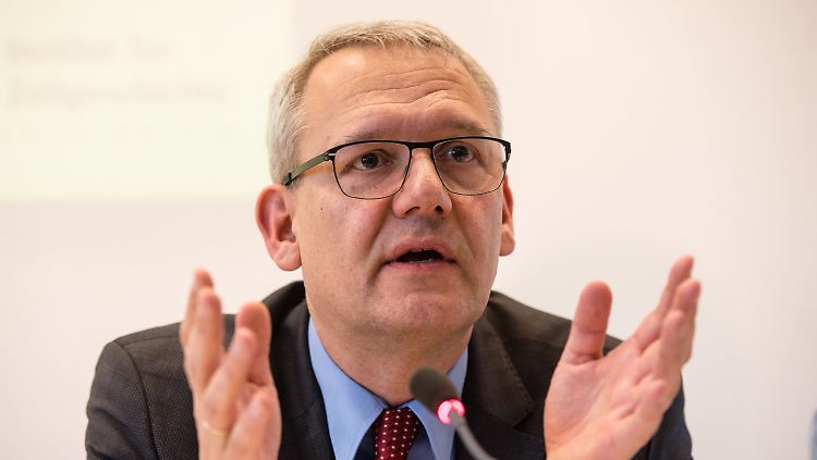 Ab 1919 sei Hitler ein radikaler Antisemit, ein völkischer Nationalist und militanter Feind des Kommunismus gewesen, so Wirsching.