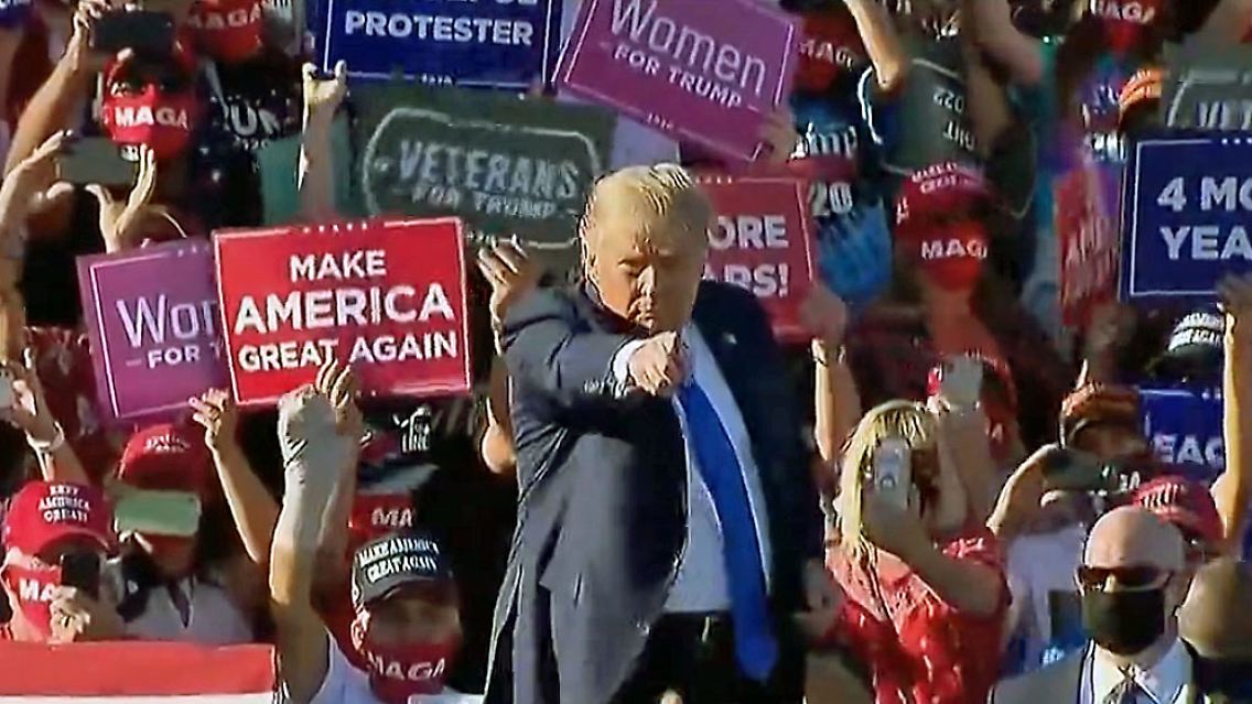 TrumpWahlkampfMenge.jpg