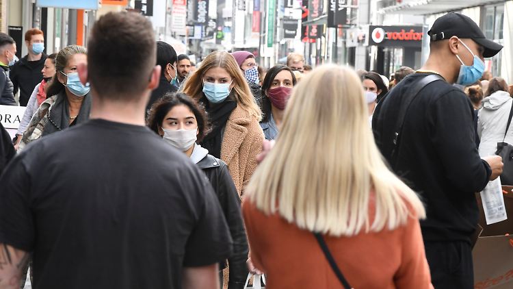 Deutschland im Jahr 2020: Die Maske - die Mund-Nase-Bedeckung - ist eine der wichtigsten Waffen im Kampf gegen das Coronavirus.