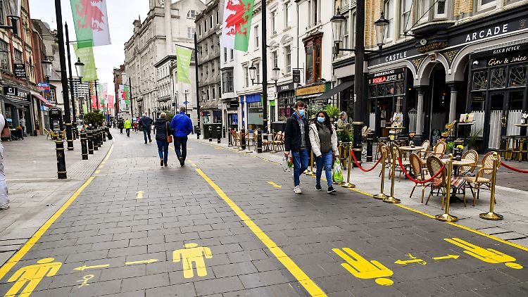 Auf den Straßen von Wales wird es leer- ab Freitag beginnt der zweiwöchige Lockdown.