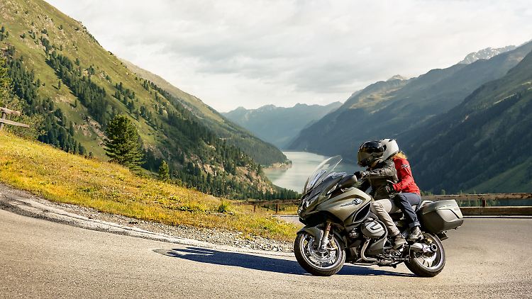 BMW hat den Touring-Boxer in Form der R 1250 RT gründlich überarbeitet.