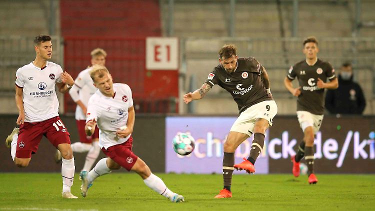Der 1. FC Nürnberg muss weiter auf den zweiten Saisonsieg warten. Ebenso wie die Hamburger Kiezkicker.