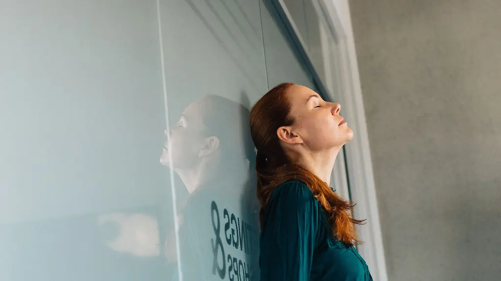 Tief-durchatmen-Wirkt-die-Fuehrungskraft-ueberfordert-kann-das-Team-verstaerkt-auf-Selbstorganisation-setzen