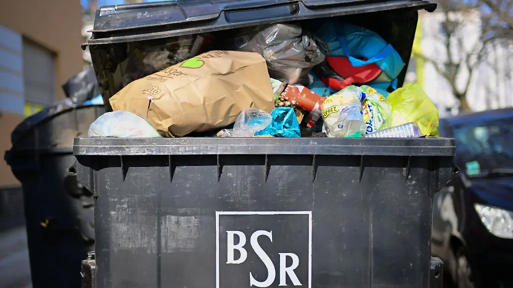 Volle-Tonne-Beschaeftigte-der-BSR-sind-wieder-zum-Warnstreik-aufgerufen