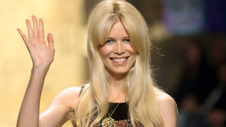 Claudia Schiffer - nun auch als Barbie-Puppe.