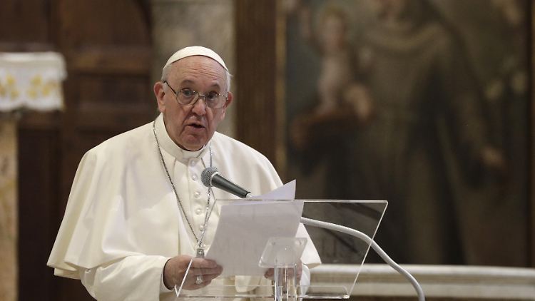 "Wir müssen ein Gesetz für zivile Partnerschaften schaffen", fordert das Kirchenoberhaupt.