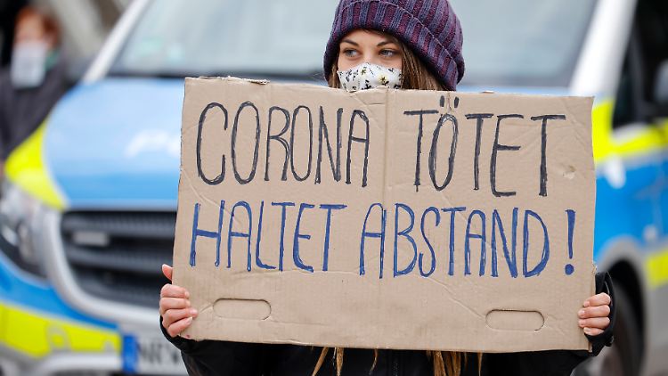 Trotz gegenteiliger Vermutungen hält mehr als die Hälfte der jungen Deutschen die Corona-Maßnahmen für sinnvoll.