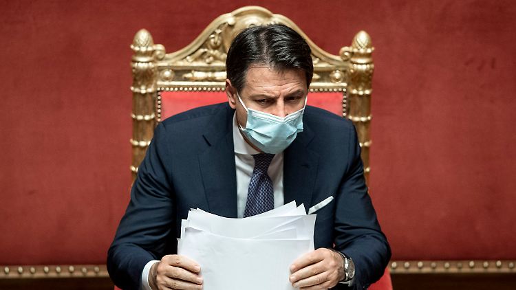 Ministerpräsident Conte wollte einen zweiten Lockdown vermeiden - nun könnte es bald so weit sein.