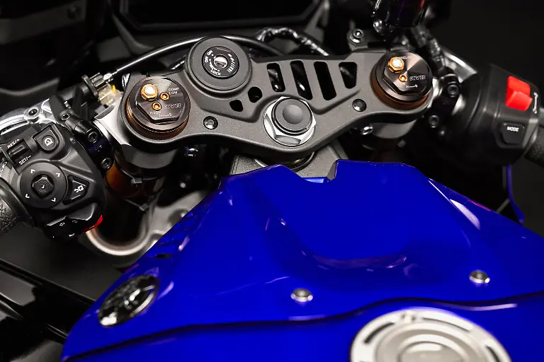 YAMAHA-R9-FotoYamaha-12