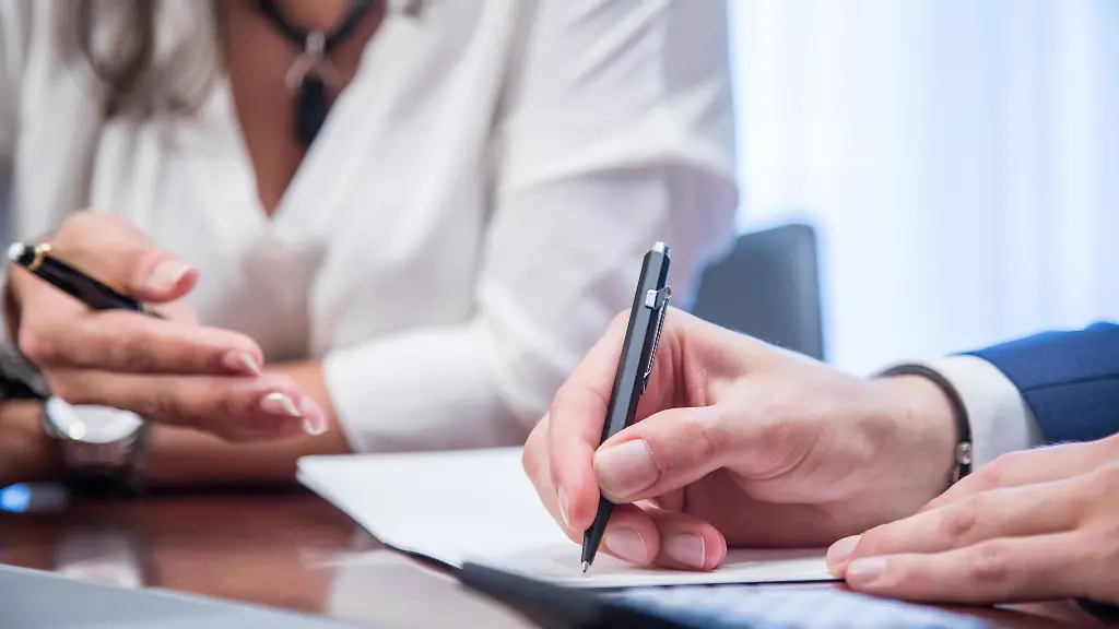 Unterlaeuft-einem-Makler-ein-Beratungsehler-muss-er-den-dadurch-entstandenen-Schaden-unter-Umstaenden-ersetzen