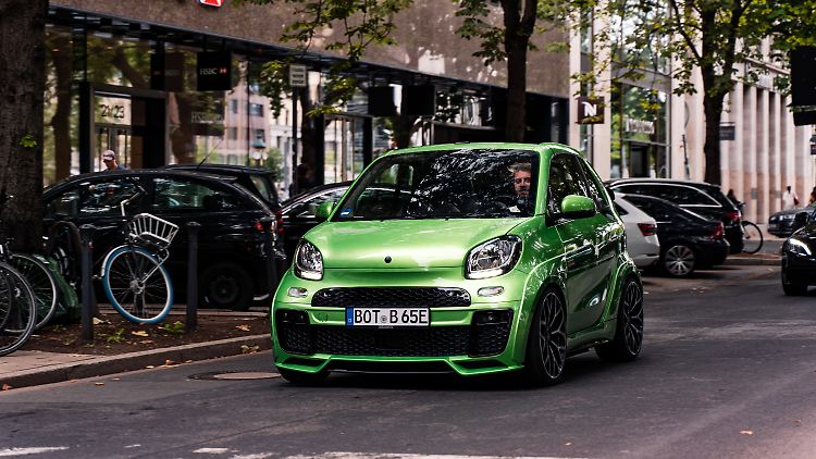 Man muss schon ein echter Fan sein, um sich einen Smart Brabus Ultimate E für knapp 57.000 Euro zuzulegen.
