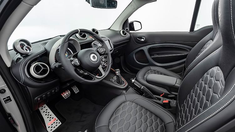 Der Fahrspaß-Schalter sitzt auch im Cabrio des Smart Ultimate E in der Mittelkonsole.