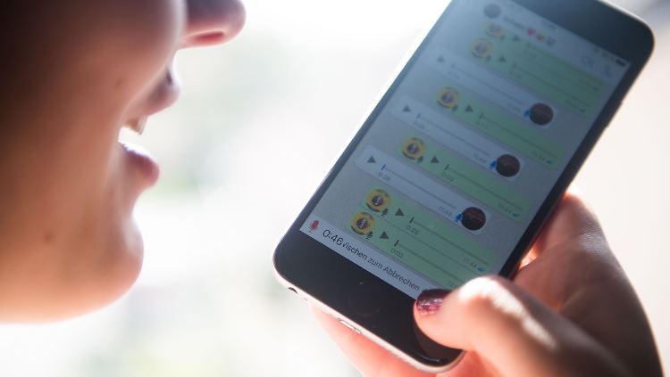 Plaudern mit Freunden und mit Großkonzernen: Whatsapp stellt sich breiter auf.