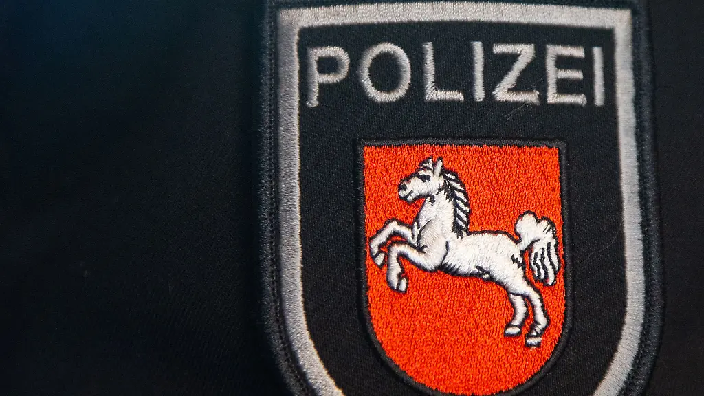 Polizeigewerkschaften-sehen-keinen-Anlass-die-Bundesflagge-an-Uniformen-zu-erlauben