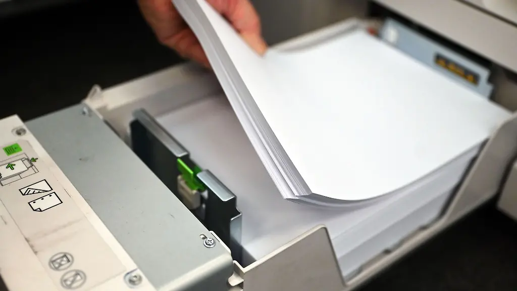 Viele-Millionen-Blatt-Papier-sind-in-den-Hamburger-Behoerden-verbraucht-worden-bei-sinkender-Tendenz