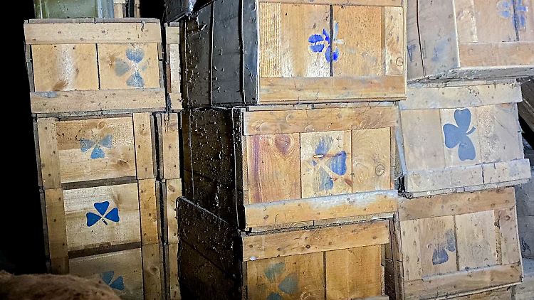 In den Kisten fand Rügge mit seinen Kollegen je zwei Dosen mit auf Pommesformat geschnittenen und dehydrierten Kartoffeln, ebenso eine Anleitung zur Zubereitung.