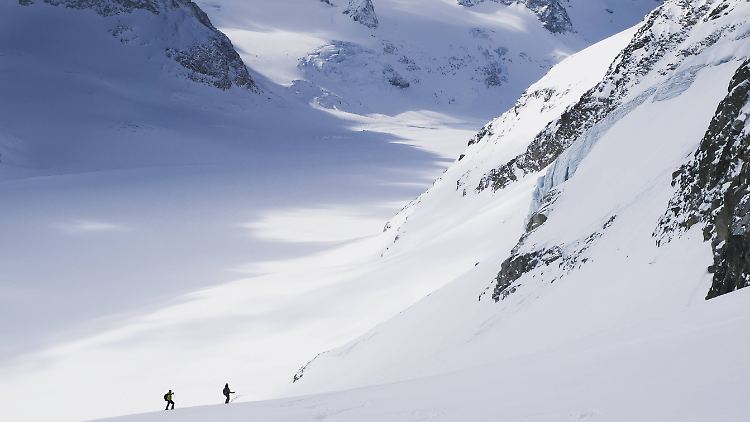 Archäologen wollen Wanderer wie hier am Arolla-Gletscher für den "Ernstfall" sensibilisieren.