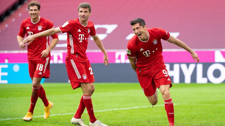 Robert Lewandowski ist nicht zu stoppen. Der Pole erzielte gegen Eintracht Frankfurt seine Saisontore acht bis zehn.